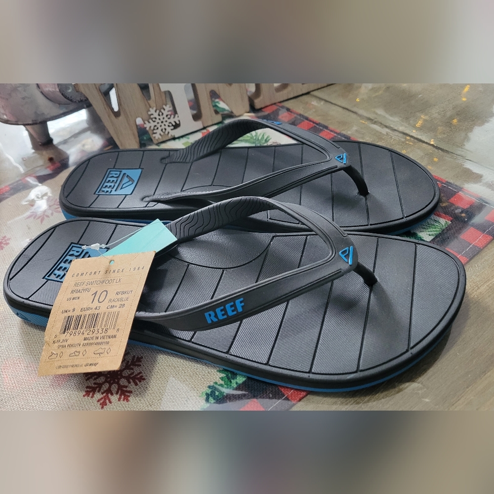 Reef switchfoot flip flops. Size 10 black/blue